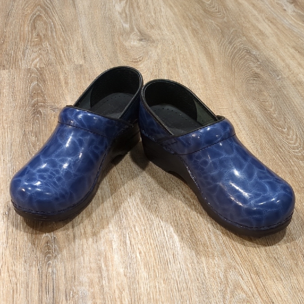 💙🚑 Sanita Blue & Black Rippled Clogs Women's size 37 Euro (6.5-7 US) 💙🚑